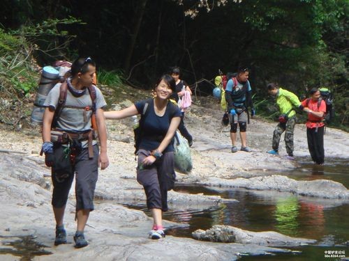 茶桌上的地图与梦想,驴友分享会启程探索未知之旅的精彩瞬间