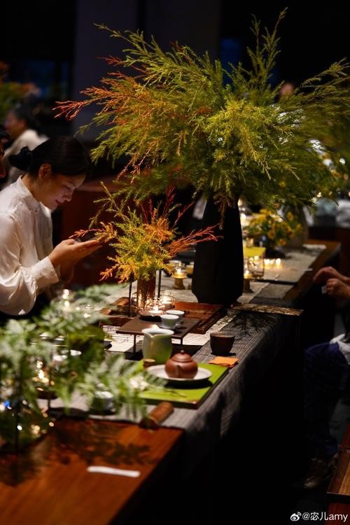 禅茶静心，寺庙中的一缕檀香与心灵之旅的融合体验。